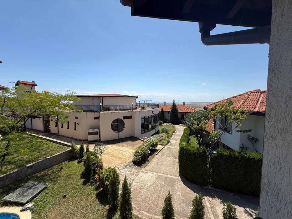 Продава се Тристаен апартамент в с. Кошарица, Област Бургас - 87 кв.м за 1035 €/кв.м - Снимка #1