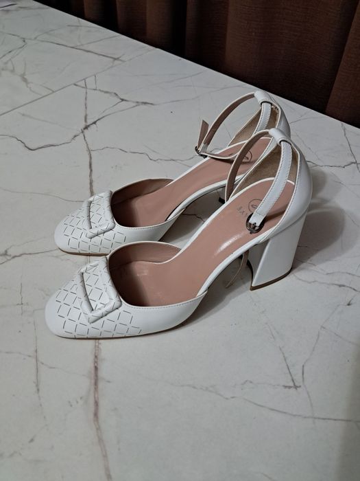 Брендтік киімдер және аяқ киімдер сатылады!!