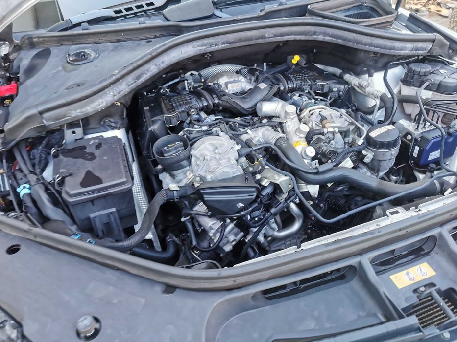 Dezmembrez mercedes ML w166 ml 320 D euro 6 AMG/bara fata ml/far ils/