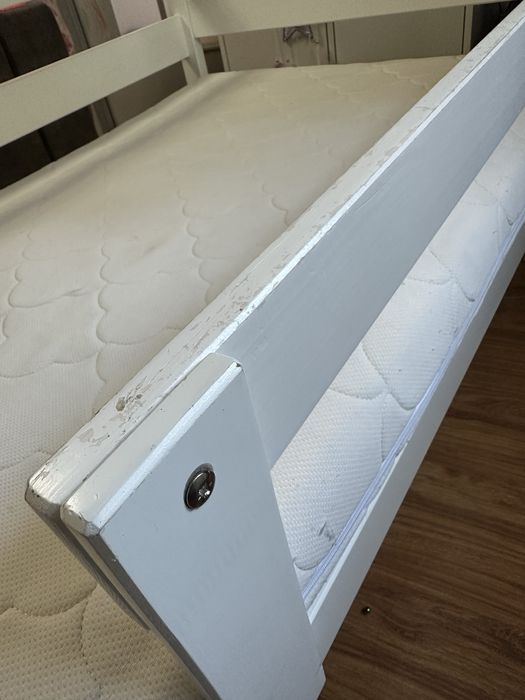 Продам кровать детскую 160 на 80
