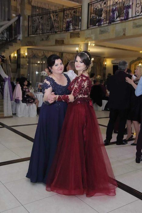 Vând rochie de ocazie deosebită