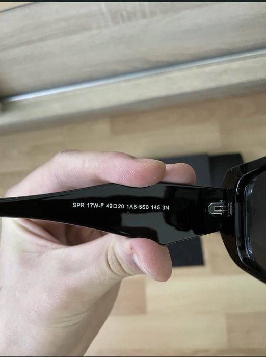 Ochelari Prada – set complet cu toc, lavetă și acte