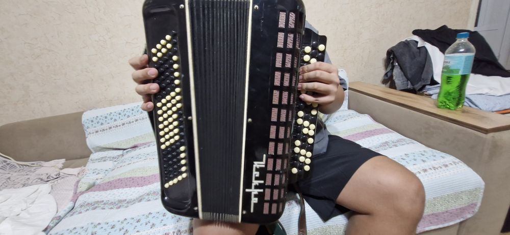 Продаётся баян б/у