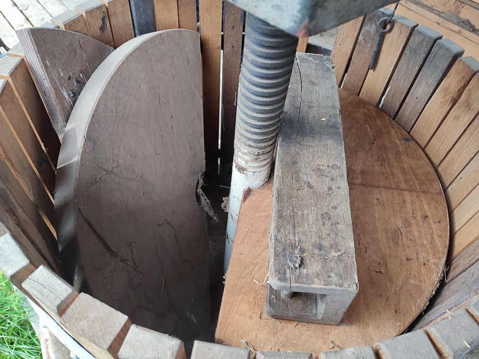 Presă și tocător pentru struguri / fructe