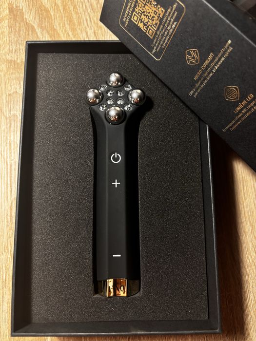 Foreo FAQ 402 - уред за моделиране на лице