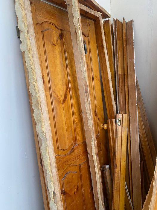 Продам дверь из дерева 5 тысяч