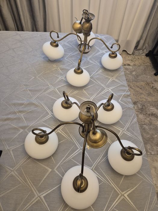 2 lustre cu 5 respectiv 3 spoturi !