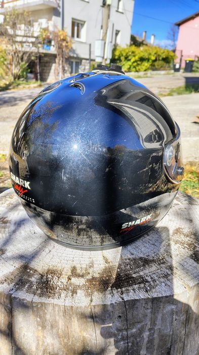Продавам каска Shark
