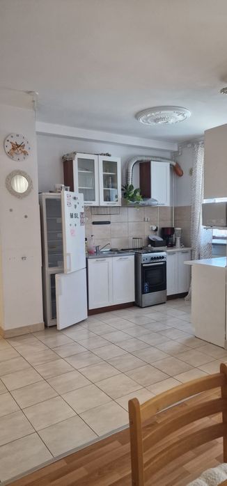 Apartament cu 3 camere zona Aem de vanzare