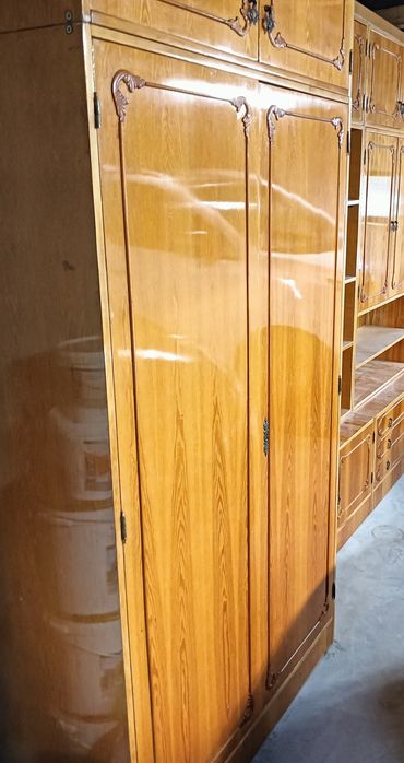 Vând mobila de sufragerie