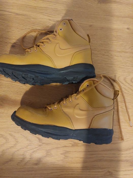 Nike кожени боти за момче 39 номер