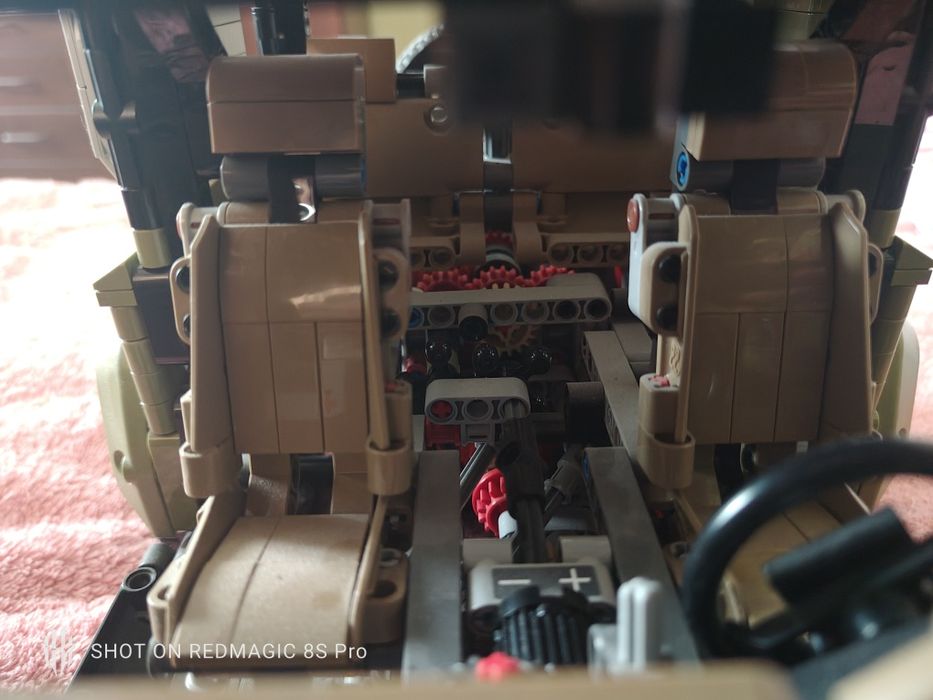 Продам Lego land Rover Defender