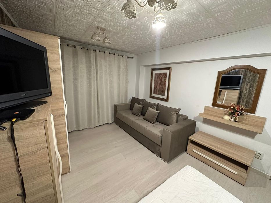 Apartament cu 3 camere de închiriat
