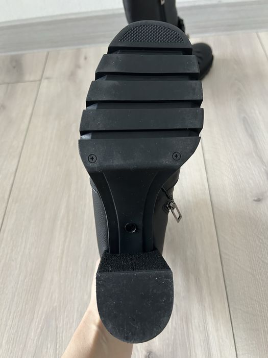 Продам итальские ботинки.