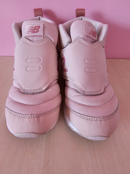 Боти New Balance номер 35