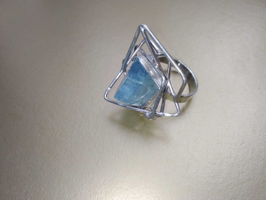 Эксклюзивное кольцо с камнем АКВАМАРИН