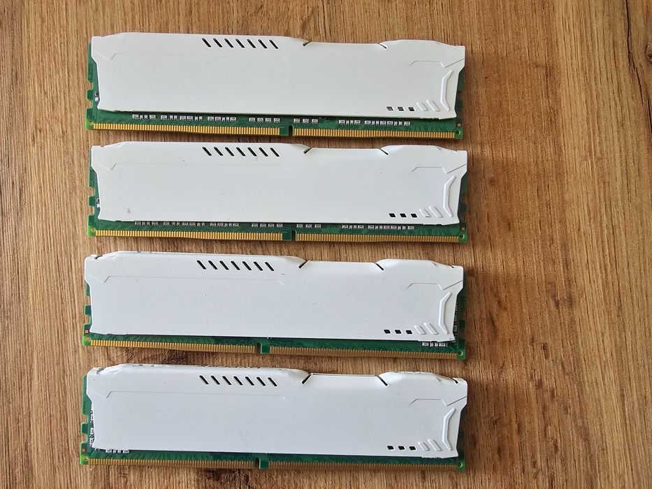 32GB (4x8GB) DDR4 Сървърна RAM ECC REG | 2133/2400MHz | CL 17 | SK Hynix (с бели HyperX охладители)
