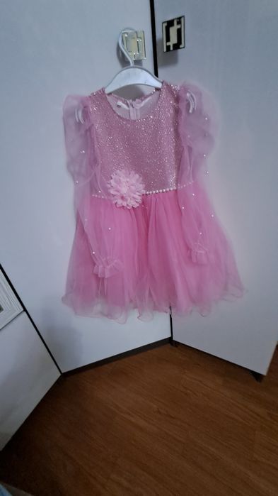 Платья для девочек 108-110размер 3-4года