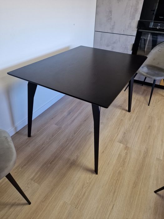 Masa Vida/Mobila Dalin din MDF furniruit cu stejar si picioare din met