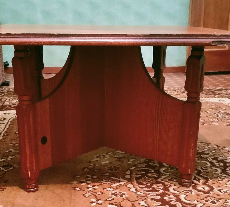 Продам столы б/у.