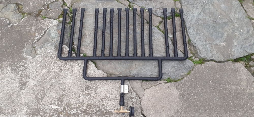 Изработвам горелки за газово барбекю.