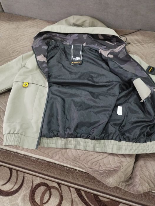 Продам детскую ветровку