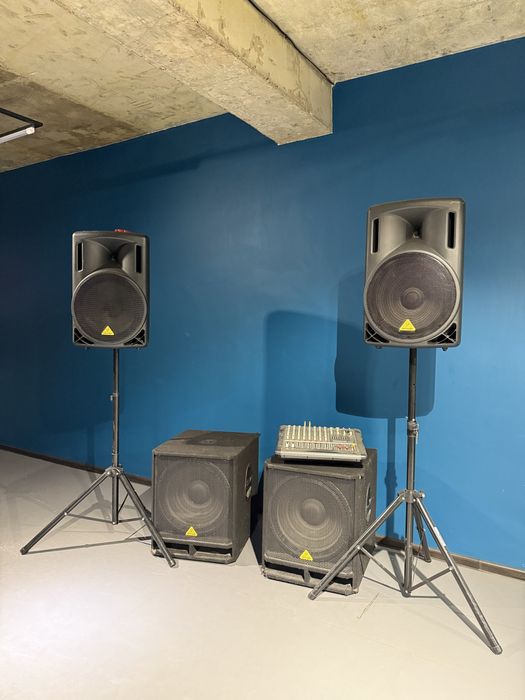 акустическая система для живого звука (PA-система).