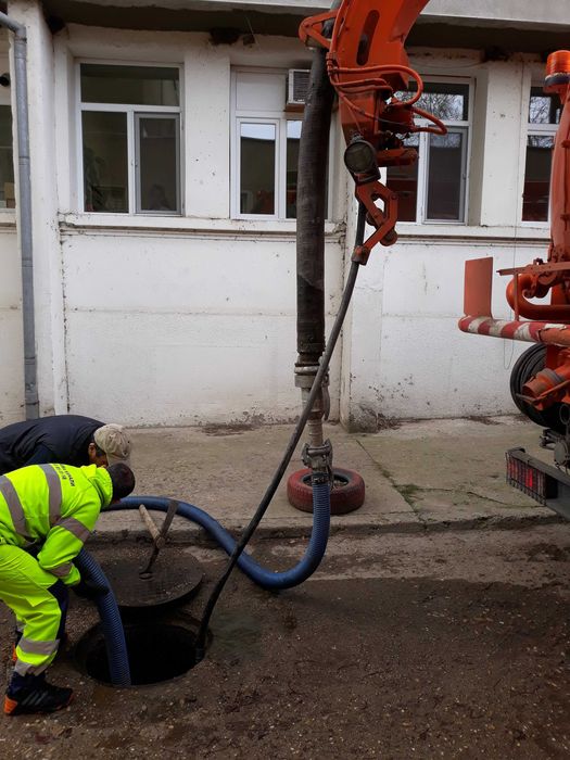 Отпушване на канали Изпомпване на септични ями ВиК услуги