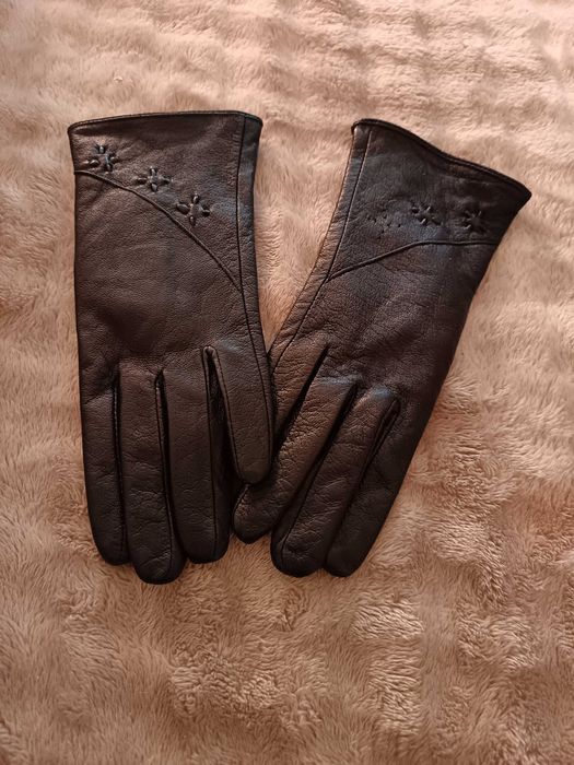 4 perechi manusi de piele