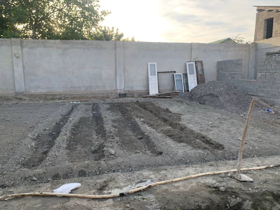 Очень срочно продается трёхкомнатная дом с участком