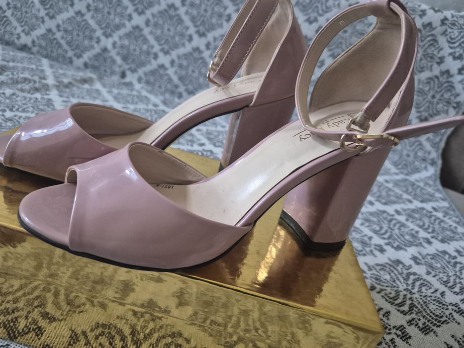 Туфли (басаножки)