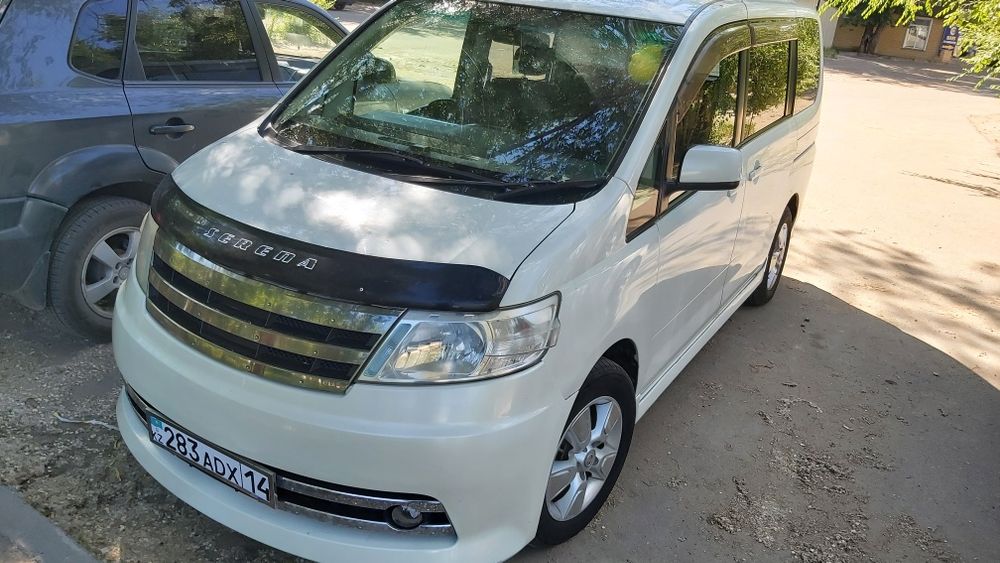 Продам Nissan Serena 2006