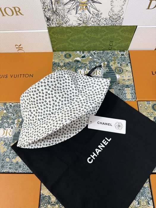 Дизайнерски шапки New Season