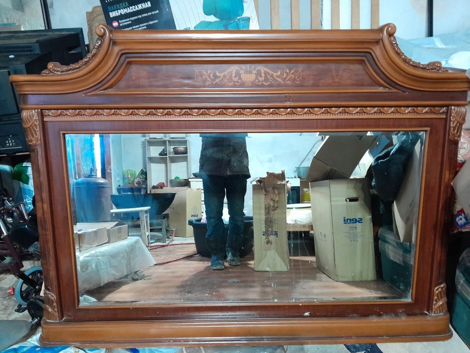 Продам большое зеркало в деревянной раме