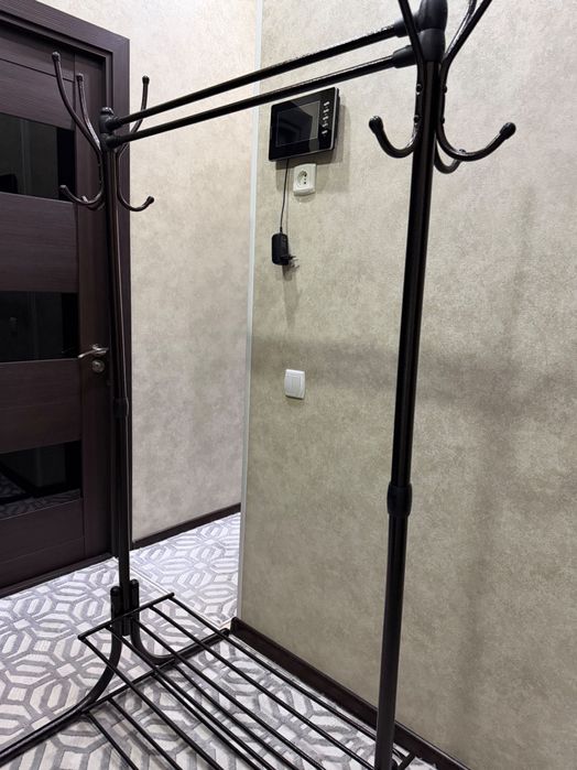 Новая напольная вешалка для прихожей | Yangi kiyim ilgich (veshalka)