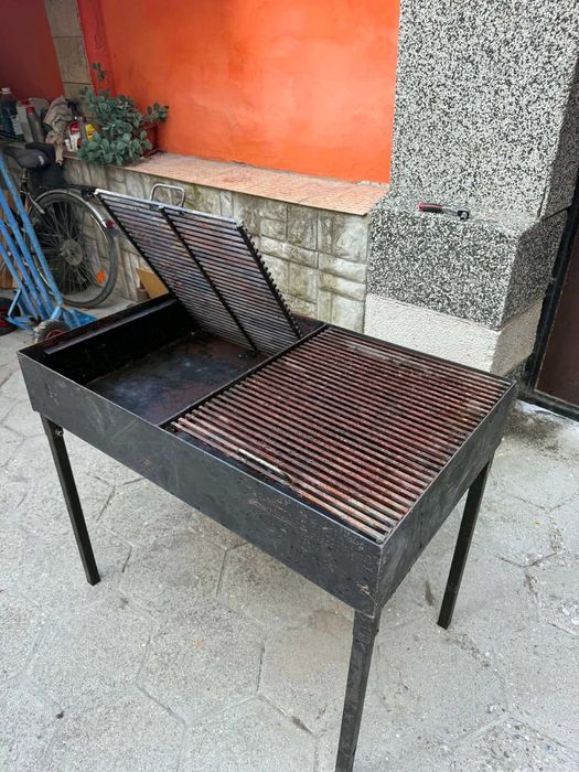 Професионална скара на дървени въглища