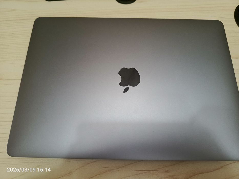 MacBook pro 13 Inch 2020 I5