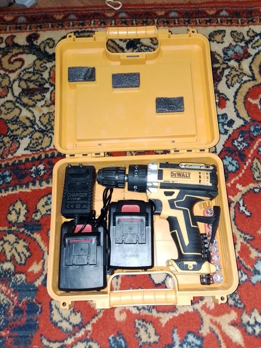 Шуруповёрт продам