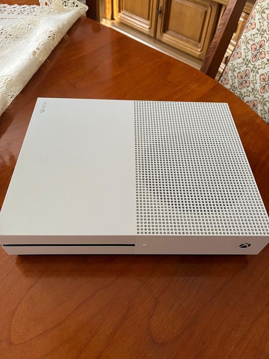 XBOX one s 1TB, alb