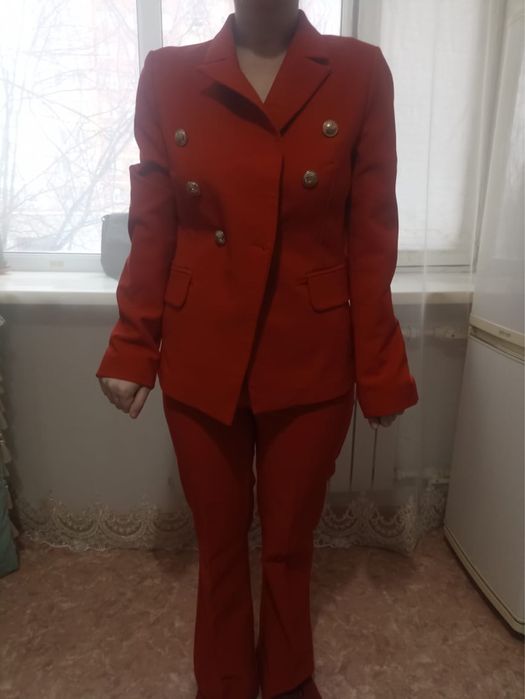 Продам костюм класический