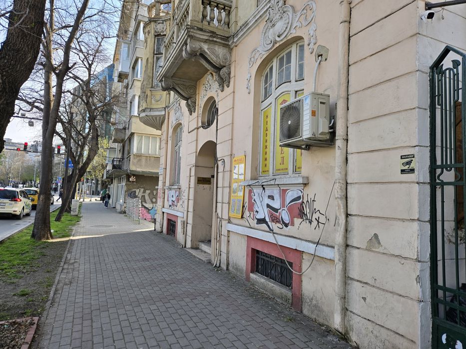 Бизнес Имот за инвестиция на бул.Мария Луиза срещу Община Варна.