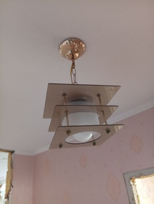 Продам люстры б/у.