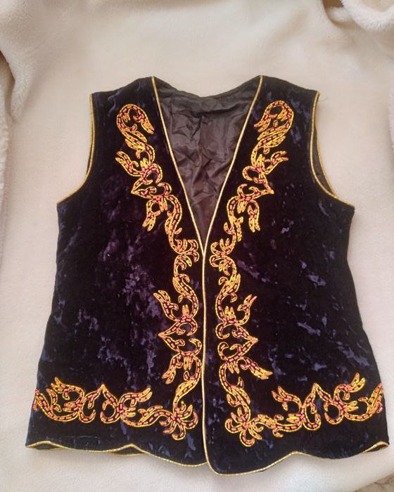 барлық ұлттың киімдері прокатқа беріледі