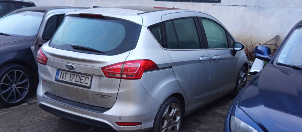Vand Sau schimb Ford b max ecoboost 2013  cu motorul avariat(nu merge)