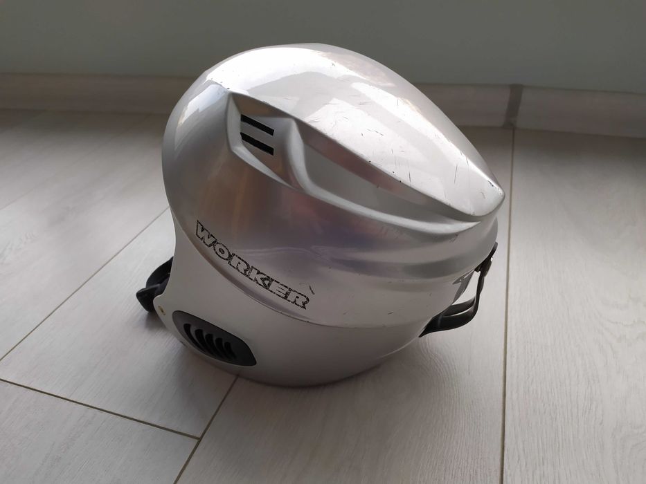 Каска за ски Worker, малко ползвана