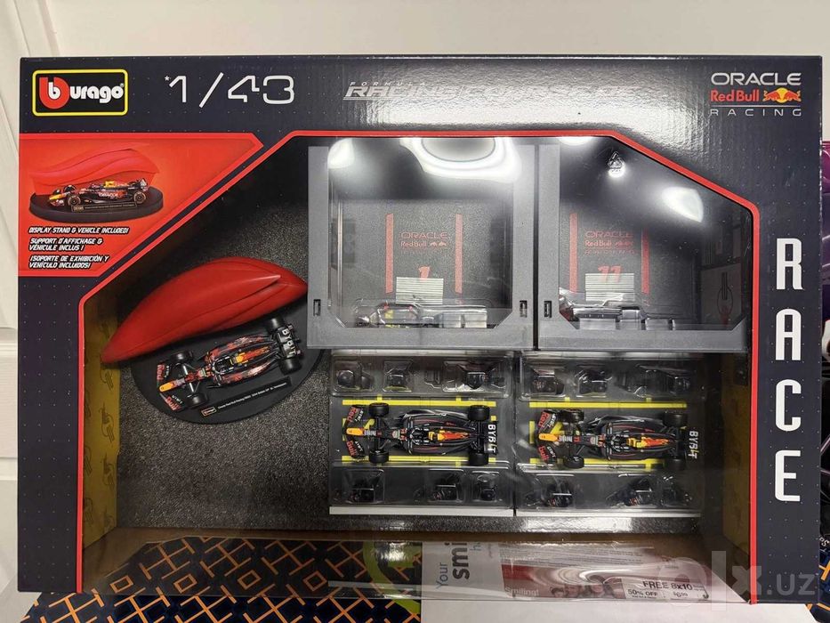 Oracle Red Bull F1 Paddock set Bburago RB20