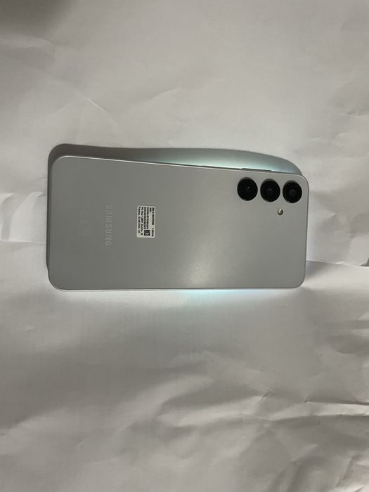 Iphone 12 si Samsung A16