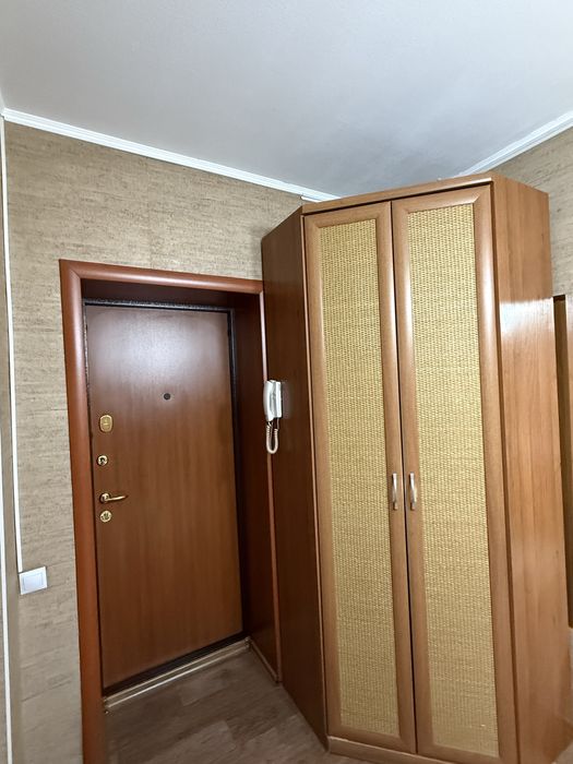 Продам шкаф и тумбу для прихощей