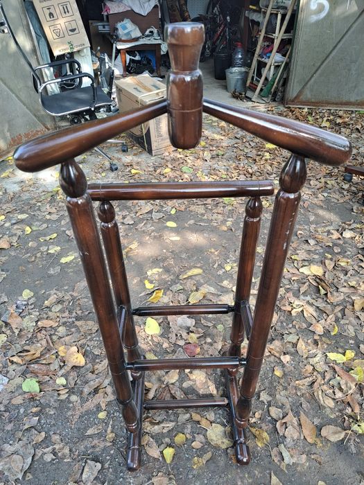 Вешалка сотилади. Ҳолати зўр, кўп ишлатилмаган.