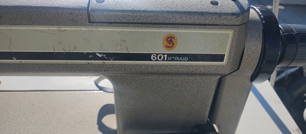 Vând 2 mașini de cusut industriale Singer